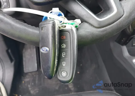 2017 Ford Escape Titanium z USA, uszkodzony, nr VIN 1FMCU9J96HUF09433